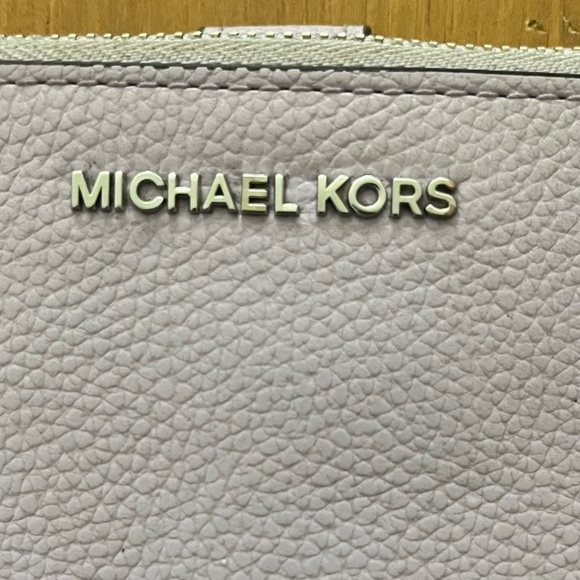 Michael Kors Adele Lilac Pebble Leather Smartphone Medium Double Zip Wallet - Picture 5 of 14